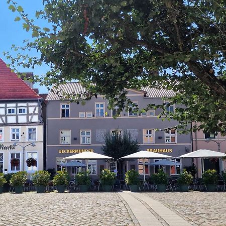 Hotel Am Markt & Brauhaus Stadtkrug Ueckermünde Exteriör bild