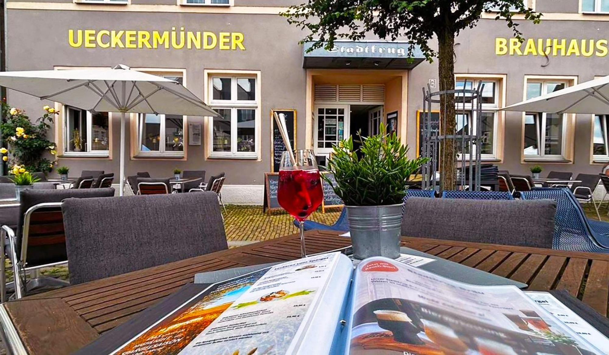 Hotel Am Markt & Brauhaus Stadtkrug Ueckermünde Exteriör bild