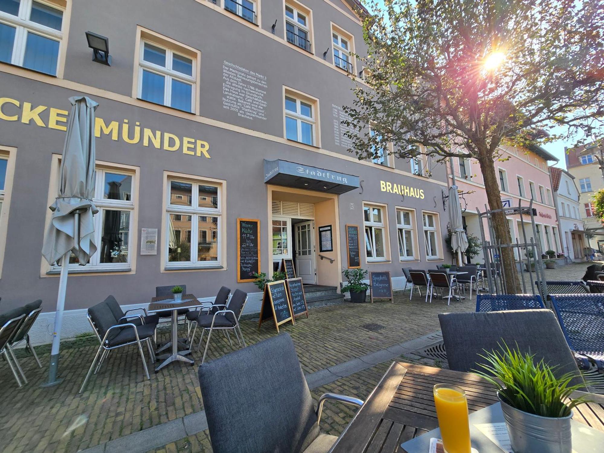 Hotel Am Markt & Brauhaus Stadtkrug Ueckermünde Exteriör bild