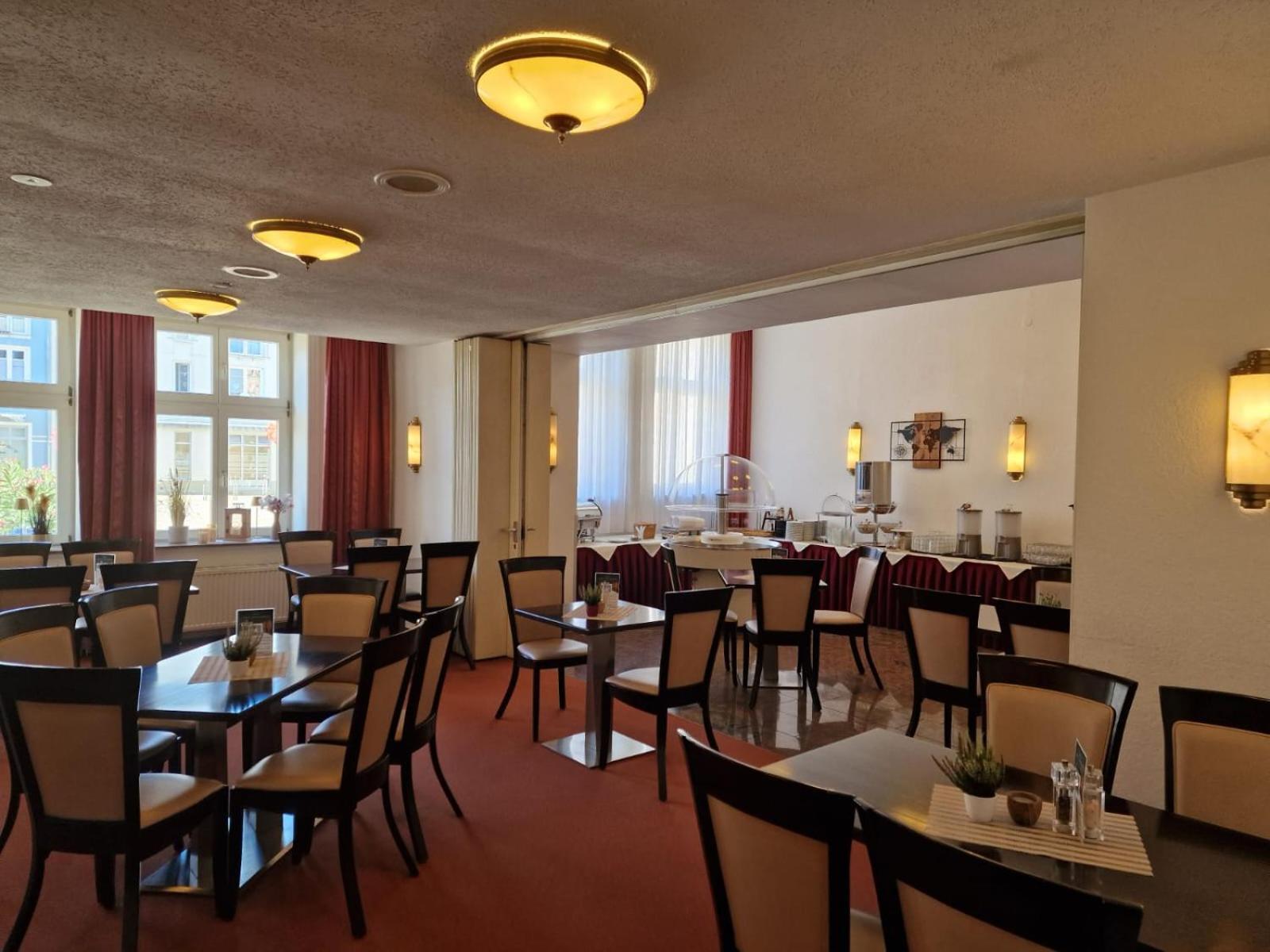 Hotel Am Markt & Brauhaus Stadtkrug Ueckermünde Exteriör bild