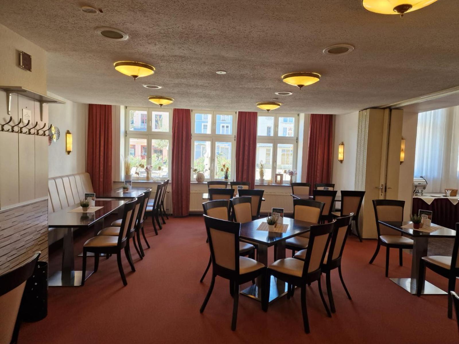 Hotel Am Markt & Brauhaus Stadtkrug Ueckermünde Exteriör bild
