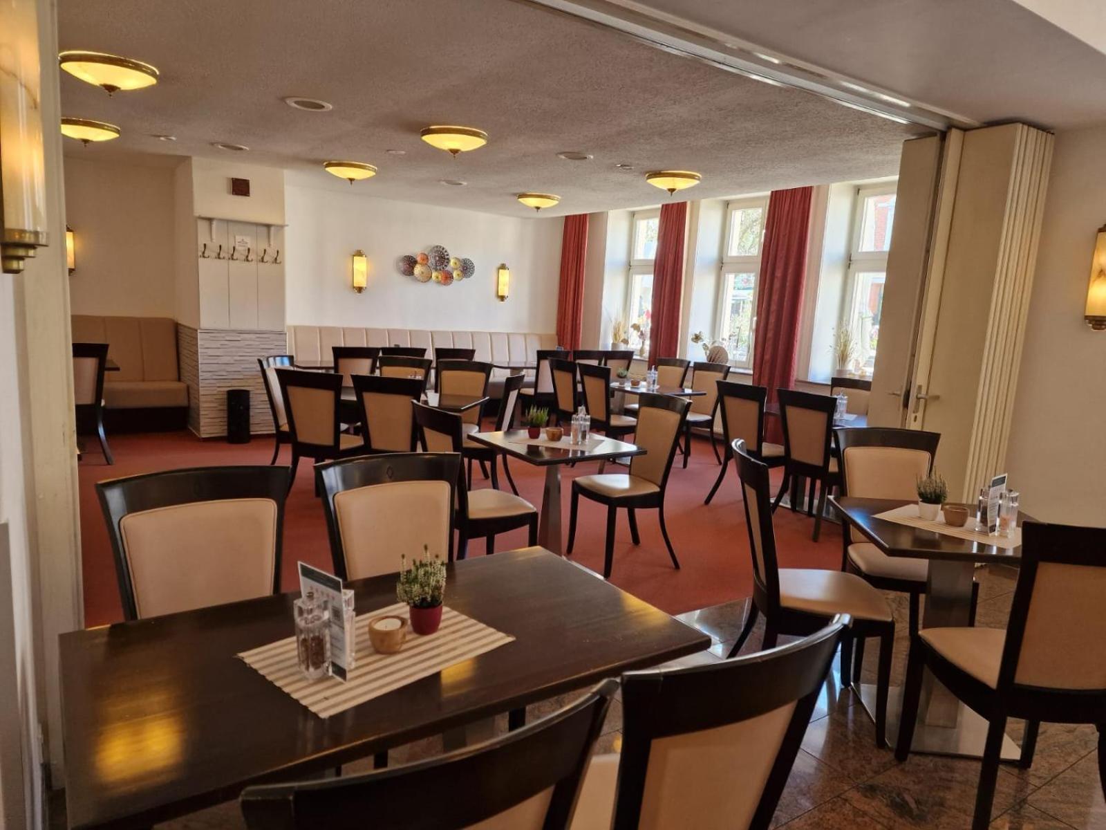 Hotel Am Markt & Brauhaus Stadtkrug Ueckermünde Exteriör bild